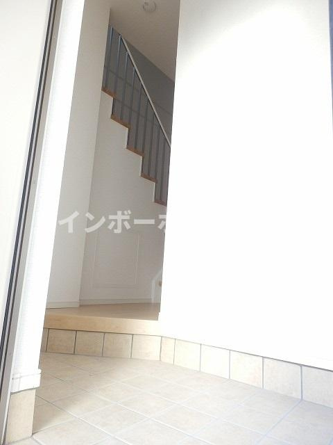 BLESS草加松原　C棟【非対面対応】接客・申込・契約オンライン！LINE×相談可！の玄関|きれいな玄関です
