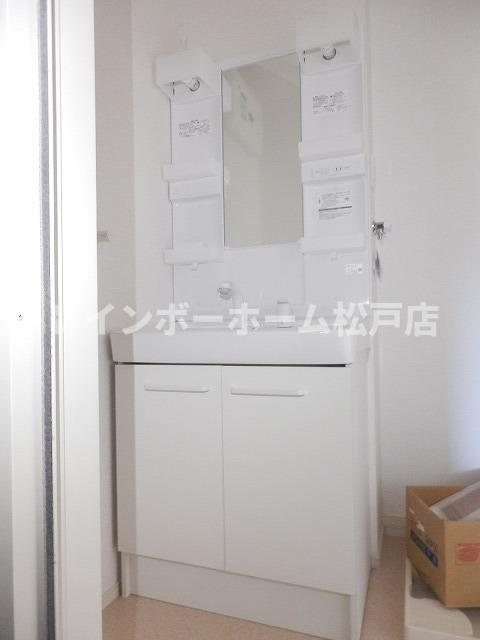 BLESS草加松原　C棟【非対面対応】接客・申込・契約オンライン！LINE×相談可！の洗面所|コンパクトで使いやすい洗面所