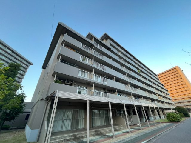 鴫野コーポ３号棟の外観|駅・小学校・中学校が徒歩5分｜南向きの広々4DK。ペット飼育可！