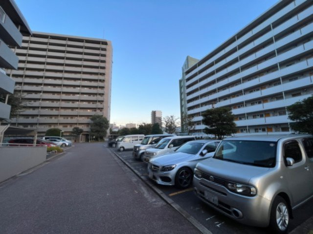 鴫野コーポ３号棟の駐車場
