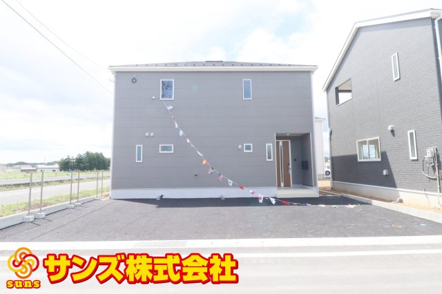 矢吹町八幡町第２１　　　１号棟　　　善郷小学校、矢吹中学区の外観|北側から見た駐車場を含む外観♪
