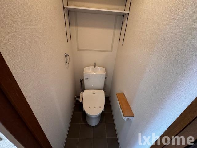 マンション・フォルツーナのトイレ|落ち着いた色調のトイレです