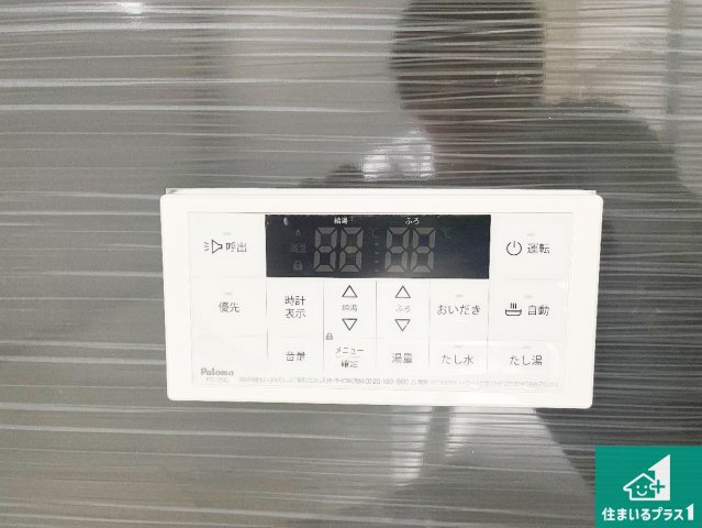 寝屋川市河北中町　第8期　新築一戸建てのキッチン|リビングと統一感があり、使い勝手のいいキッチン。広々としているので、二人並んで作業が出来ちゃいます。お子様と一緒に色々なお料理に挑戦できるスペースがあります。