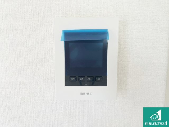 ■寝屋川市河北中町　第8期　新築一戸建ての防犯設備|カラーモニターインターホン！声だけでなく来訪者の姿や顔がモニターで確認できるので、小さなお子様がいらっしゃるご家庭でも安心できます！