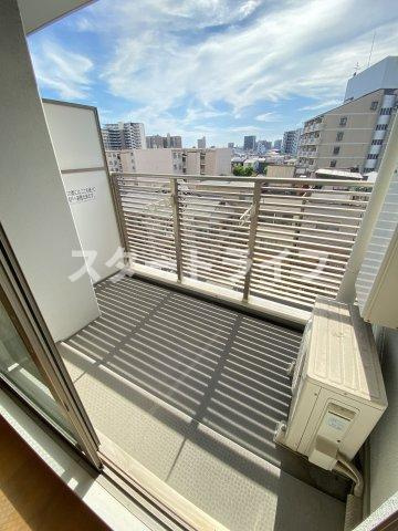 大阪市淀川区新高４丁目の賃貸マンションのバルコニー