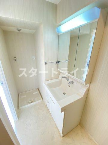 大阪市淀川区新高４丁目の賃貸マンションの洗面所