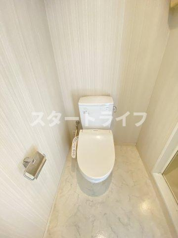 大阪市淀川区新高４丁目の賃貸マンションのトイレ