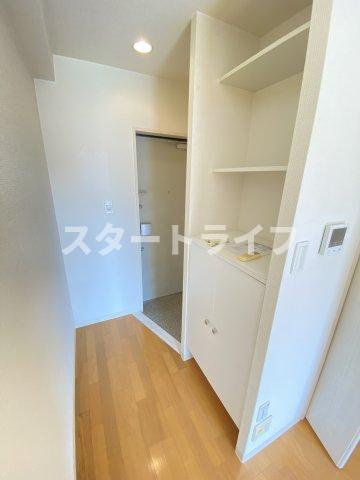 大阪市淀川区新高４丁目の賃貸マンションの玄関