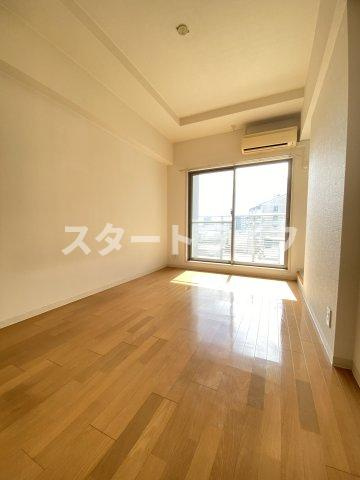大阪市淀川区新高４丁目の賃貸マンションの居間・リビング