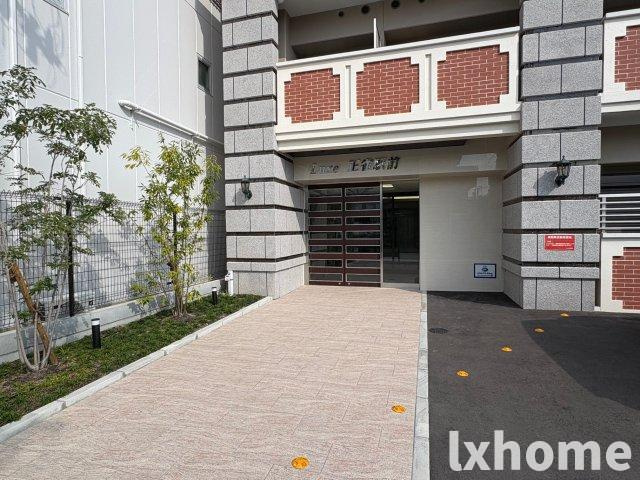 Luxe正雀駅前のエントランス|落ち着いたエントランスです