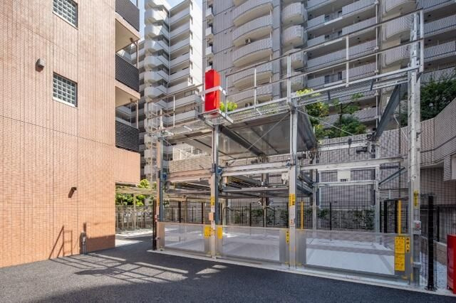プレジオ川口の駐車場