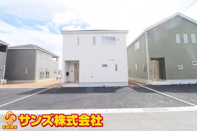 矢吹町八幡町第２１　　　３号棟　　　善郷小学校、矢吹中学区の外観|西側から見た駐車場を含む外観♪