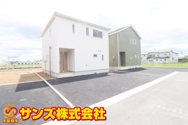 矢吹町八幡町第２１　　　３号棟　　　善郷小学校、矢吹中学区の外観|北西側から見た駐車場を含む外観♪