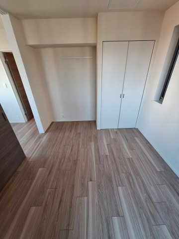 サウサリート山本の寝室|★※別号室の写真です　明るいフローリングの角部屋です★