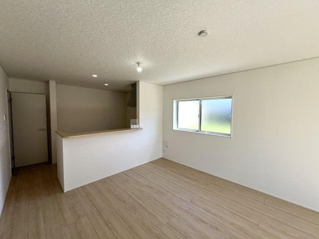 【居間・リビング】 | 小田原市曽我原　全1棟　御殿場線「下曽我駅」徒歩1分