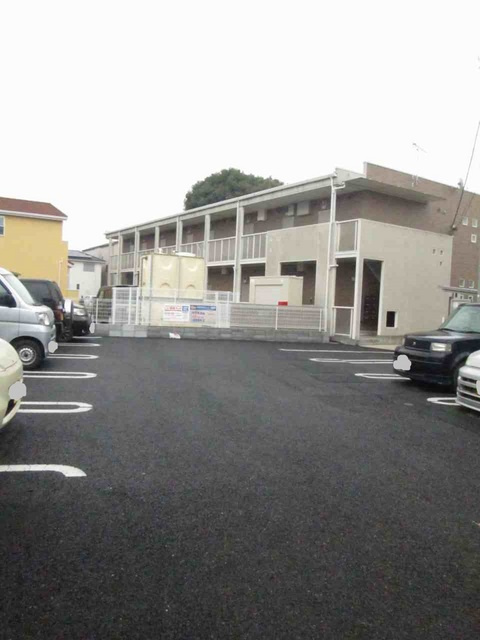 春日部市八丁目の賃貸マンションの駐車場