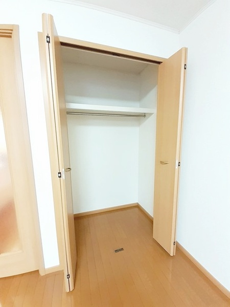 春日部市八丁目の賃貸マンションの収納