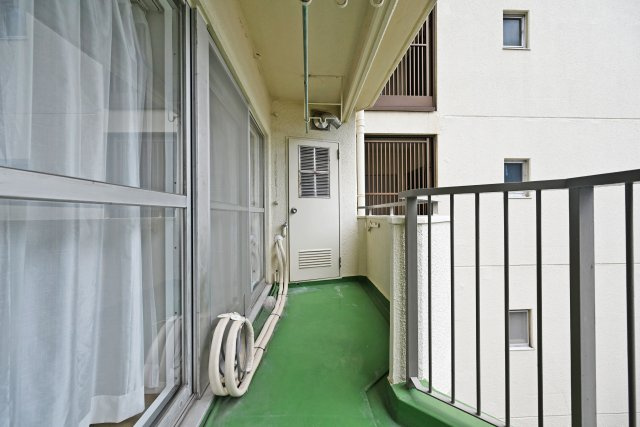 ダイヤシャトー千里のバルコニー|たっぷりの陽光が差し込む南向きの住まいです。