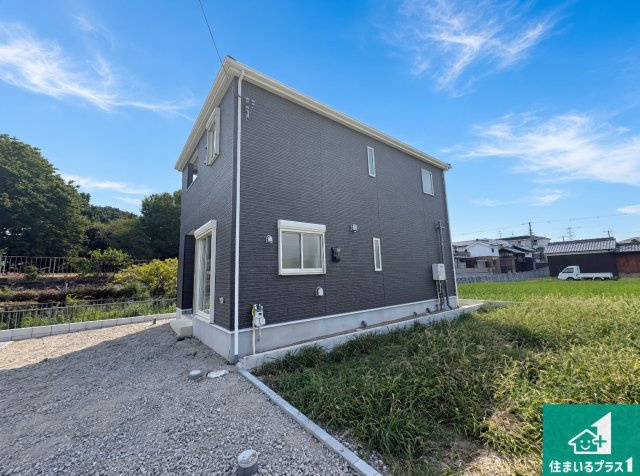 寝屋川市河北中町　第8期　新築一戸建てのトイレ|シンプルなトイレは落ち着く空間！お手入れも簡単です！