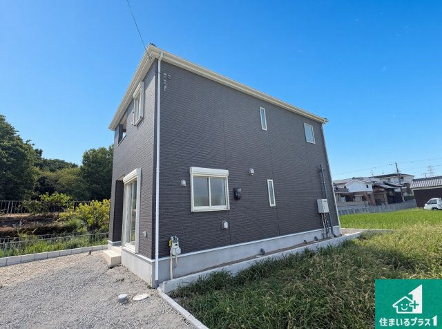 ■寝屋川市河北中町　第8期　新築一戸建ての外観|安心の10年保証！外観を美しく保ち、雨水で汚れを落とします！気になることがありましたら、お気軽にお問い合わせください！