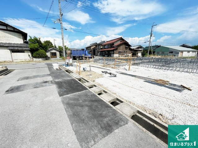 愛知郡愛荘町山川原　第2期　新築一戸建ての前面道路含む現地写真|現在の進捗状況です！順調に作業進行中、完成が待ち遠しいです！詳細の間取り等、お気軽にお問い合わせください！
