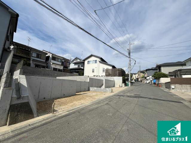城陽市久世下大谷　第1期　新築一戸建ての前面道路含む現地写真|周辺は落ち着いた街並みの住宅地！子育てがしやすい住環境です！まだ未完成ですが、現地でしかわからない事もございます。是非一度ご覧ください。