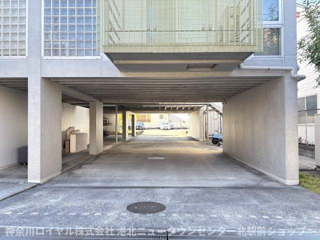 【駐車場】