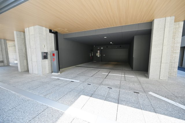 ザ・パークハウス大阪梅田タワーの駐車場|タワーパーキングの入り口になります。