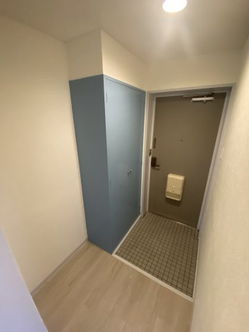 ルミエール壱番館の玄関