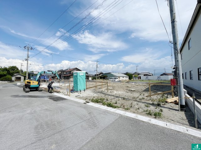 愛知郡愛荘町山川原　第2期　新築一戸建ての前面道路含む現地写真|現在建築中！落ち着いた街並みで新生活を始めることが出来そう！周辺の物件も併せてご紹介させて頂きます！