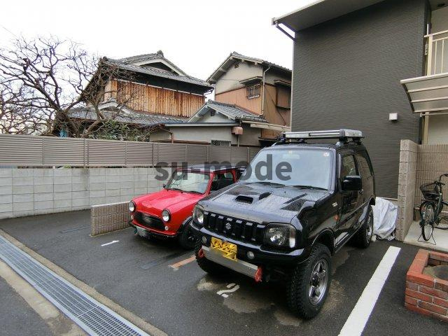 Perla穂積の駐車場