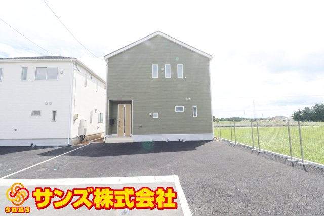 矢吹町八幡町第２１　　　４号棟　　　善郷小学校、矢吹中学区の外観|西側から見た駐車場を含む外観♪