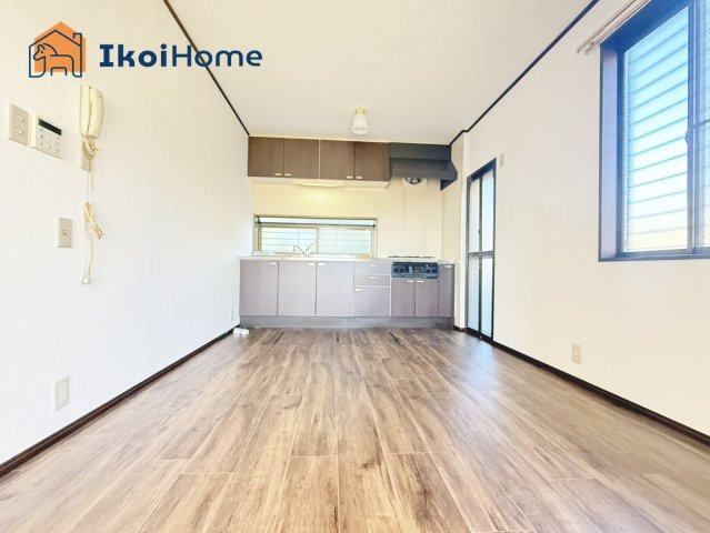 神戸市西区神出町東　中古戸建の居間・リビング|●年中無休：当日予約可●リビングは家具を配置しやすい間取りになっています。