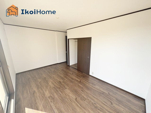 神戸市西区神出町東　中古戸建の寝室|●年中無休：当日予約可●オプションでより一層フローリング強くする10年保証のコーティングもご用意