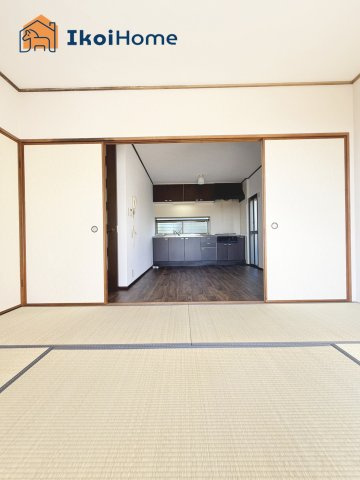 神戸市西区神出町東　中古戸建の内装|●年中無休：当日予約可●１階和室６帖のお部屋はDKと繋がっておりますので便利です！