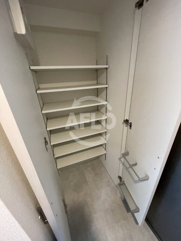 エスリードレジデンス大阪福島サウスフラッツの収納|エスリードレジデンス大阪福島サウスフラッツ　玄関収納