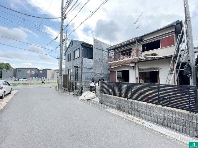 東近江市長勝寺町　第2期　新築一戸建ての前面道路含む現地写真|周辺は落ち着いた街並みの住宅地！子育てがしやすい住環境です！まだ未完成ですが、現地でしかわからない事もございます。是非一度ご覧ください。