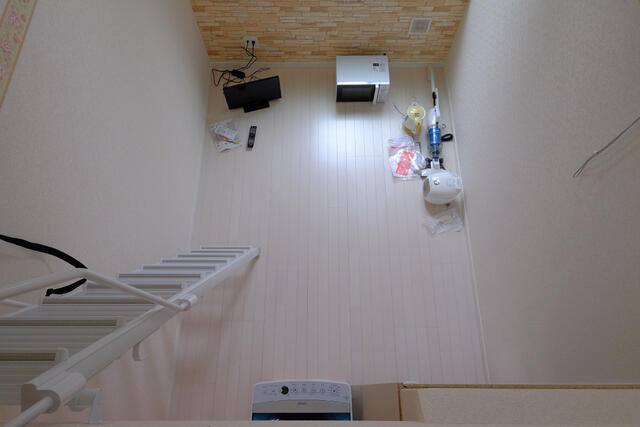 ロフトから部屋を望む