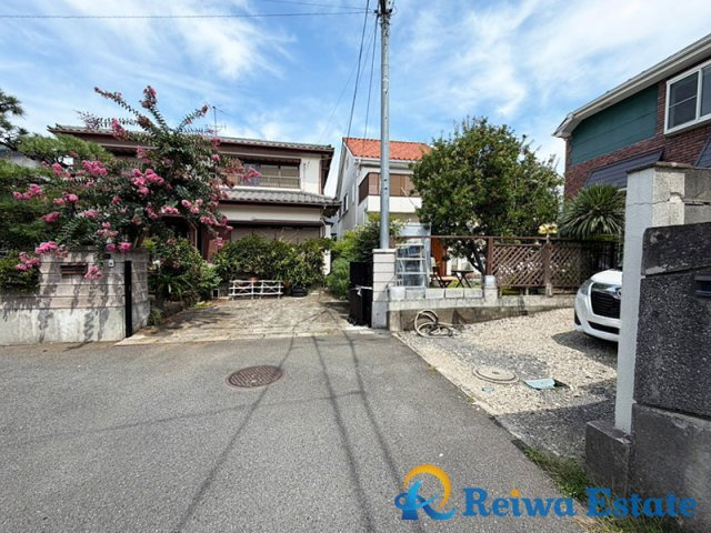 中古戸建　茅ヶ崎市松浪2丁目の前面道路含む現地写真|スーパー・コンビニ・ドラックストアが約600ｍとお買い物に便利です☆彡