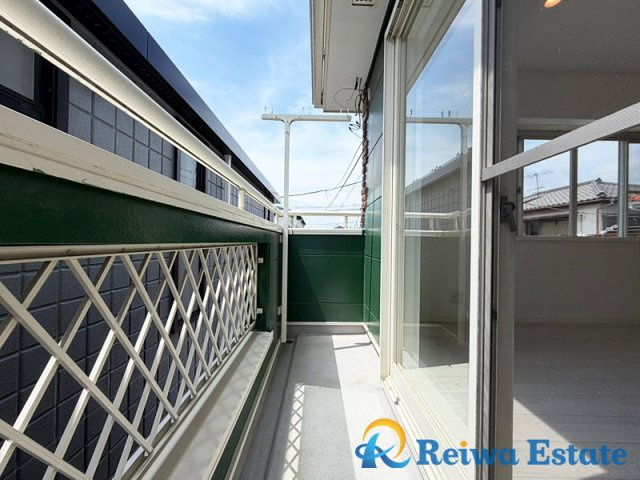 中古戸建　茅ヶ崎市松浪2丁目のバルコニー|2回に水回りがまとまり洗う→干すの家事同線が良好です◎