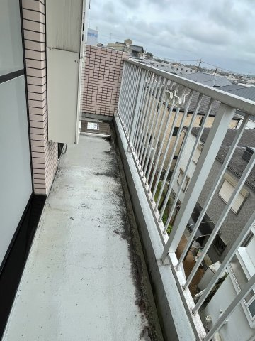 川崎市多摩区菅北浦３丁目の賃貸マンションのバルコニー