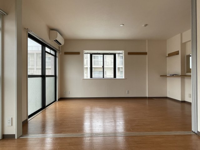 川崎市多摩区菅北浦３丁目の賃貸マンションの居間・リビング