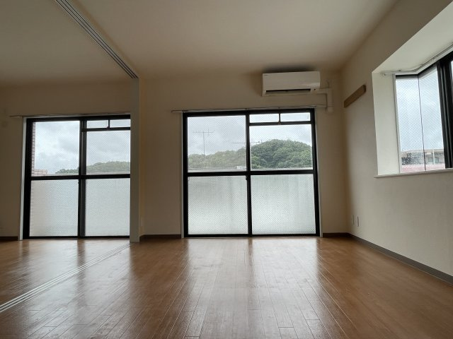 川崎市多摩区菅北浦３丁目の賃貸マンションの居間・リビング