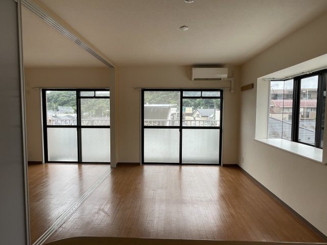 川崎市多摩区菅北浦３丁目の賃貸マンションの居間・リビング