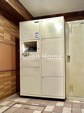 ライオンズマンション北綾瀬第7の設備|【宅配ボックス】在宅時・不在時に関わらず、居住者の代わりに非対面で宅配物を受け取ってくれる便利な設備です。わかりやすくご説明致しますので見学時にはお部屋だけではなく共用部分もぜひチェックしてください。
