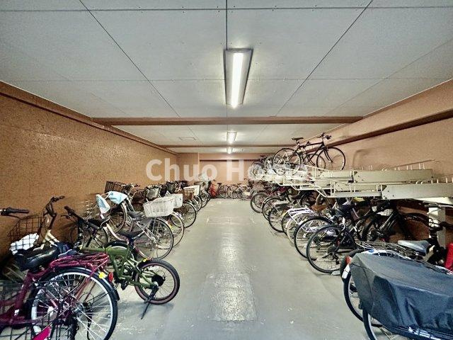 ライオンズマンション北綾瀬第7の駐輪場|【自転車置き場】最新の空き状況や費用などの詳細は担当スタッフまでお問い合わせください。