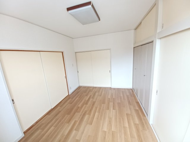 スタンダードな洋室です