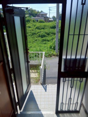 収納もある玄関です