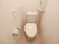 落ち着いた色調のトイレです