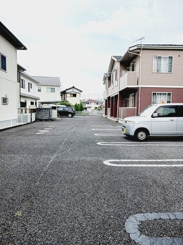 車をお持ちの方に嬉しい駐車場付きの物件です